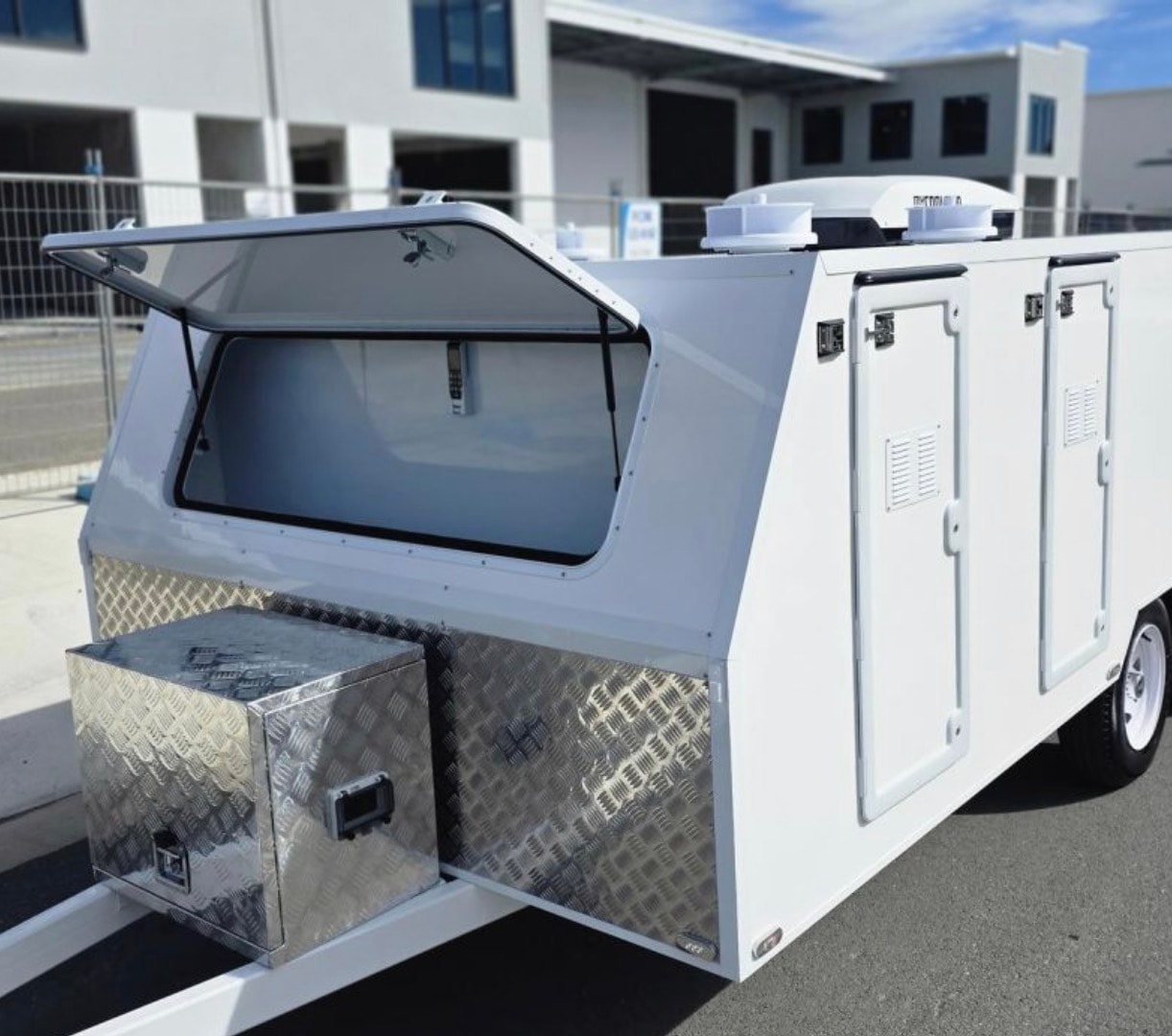 HYK9 trailer exterior berth access doors